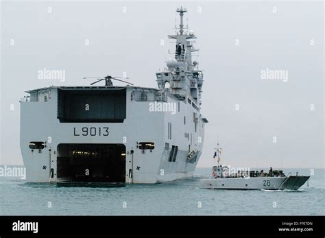 The French Navy Assault Ship Mistral Stock Photo Alamy