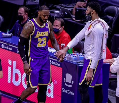 Lakers News Lebron James Tweaked Ankle In Win Over Pelicans But Will Be Fine