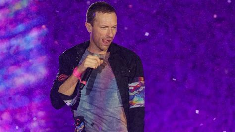 Chris Martin Está Enfermo De Gravedad Coldplay Pospone Conciertos