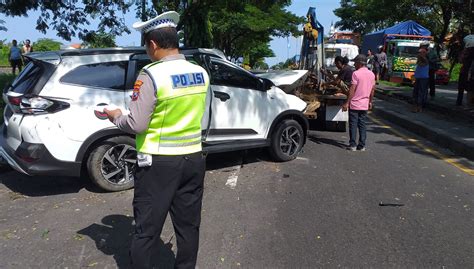 Toyota Rush Tabrak Motor Di Lamongan Dua Orang Tewas Seketika Celah Id