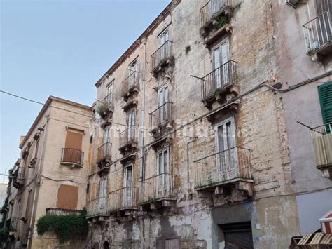 Palazzo Edificio Via Giuseppe Garibaldi Taranto Rif