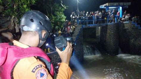 Tenggelam Di Kali Pesanggrahan Bojonggede Bocah 13 Tahun Ditemukan