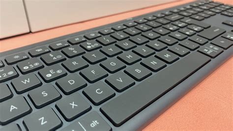 Logitech Signature Slim K Teclado C Modo Para Productividad