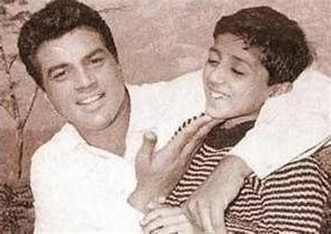 Dharmendra Height, Age, Wife, Children, Family, Biography » StarsUnfolded