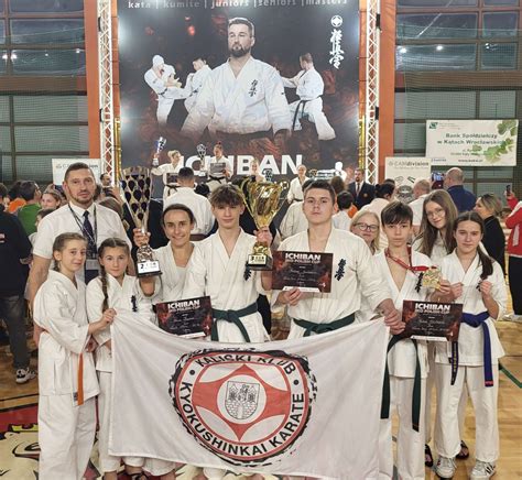 Calisia Pl Zawodnicy Kaliskiego Klubu Karate Kyokushinkai Z Trzema