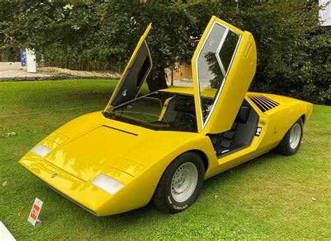 Did Lambo Get It Right When Replicating The Countach Lp