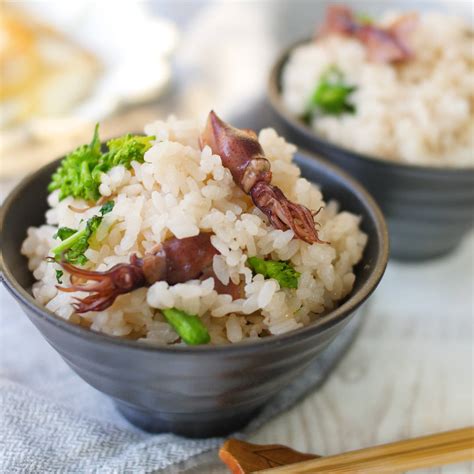 とことん春味！うま味引き立つ「菜の花とホタルイカの炊き込みご飯」 Macaroni