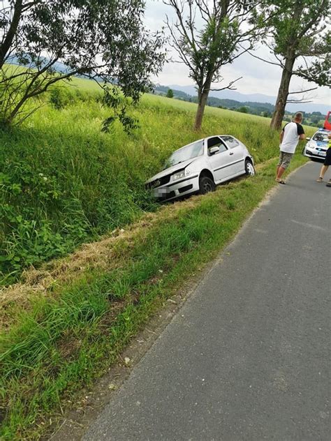 Auto W Rowie Pod Komarnem Jelonka Wiadomo Ci Jelenia G Ra