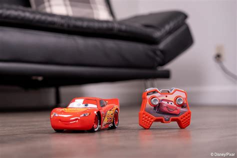 precio y ficha técnica del Jada Toys Pixar Cars 1 24 Rayo McQueen RC