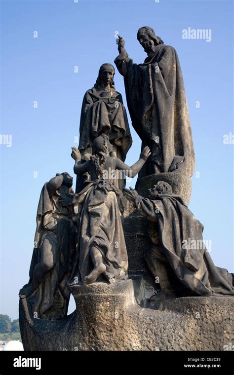 Sculpture De St Cyril Et Methodius Banque De Photographies Et Dimages