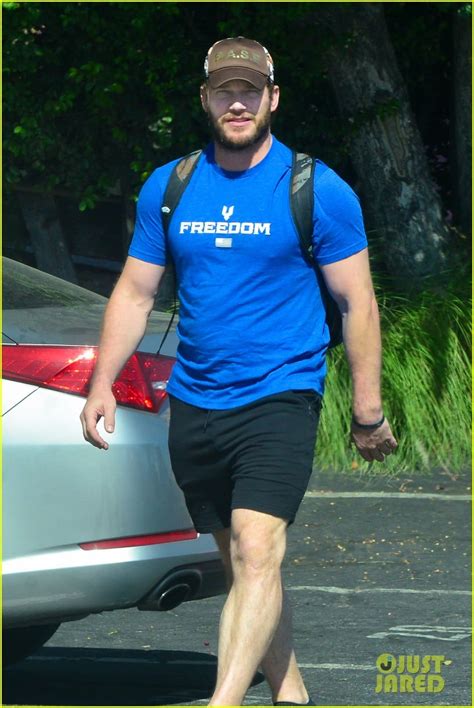 Full Sized Photo Of Chris Pratt Shows Off Bulging Biceps At The Gym 06