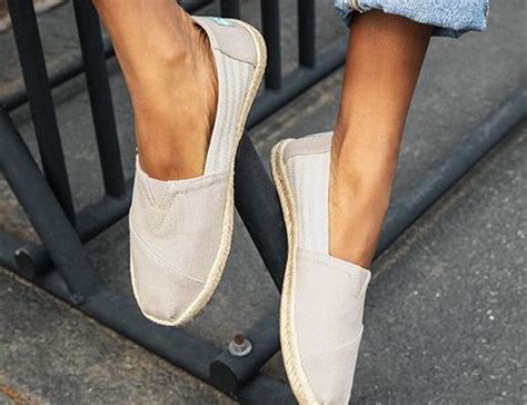 3 Ways to Wear Toms - The Tech Edvocate