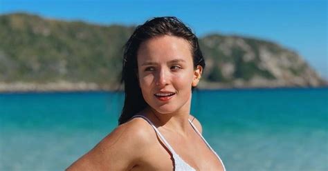 Larissa Manoela Empina Bumbum Em Fotos Bel Ssimas Na Praia E Andr Luiz