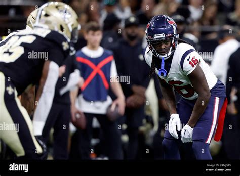 Houston Texans Cornerback Shaquill Griffin Lines Up For A Play Against