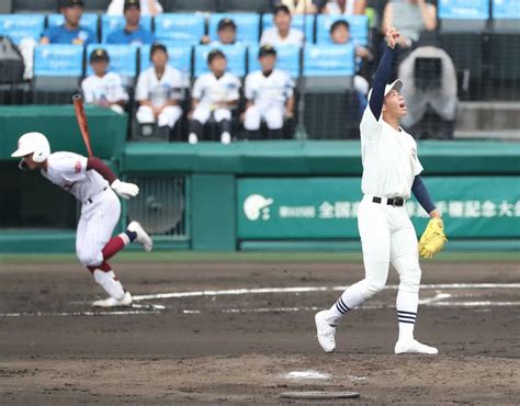 ＜日大三・鳥栖工＞ 2回2死一、二塁、鳥栖工・天本を左飛に打ち取った日大三・安田 （撮影・須田 麻祐子） ― スポニチ Sponichi