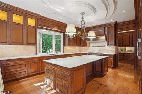 Minnesota Vikings Owner Zygi Wilf Lists His Custom-Built Mansion in New ...