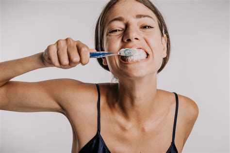 Errores Más Comunes Durante El Cepillado De Los Dientes Clínica