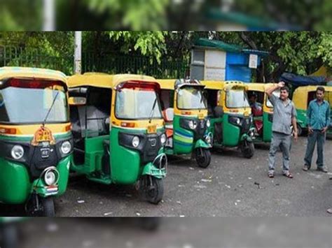 4000 Auto Rickshaw Of Uttar Pradesh Can Not Be Reached In Delhi Due To Permit Issue थम गए 4000