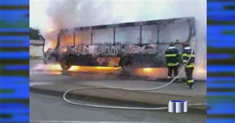 G Criminosos Ateiam Fogo Em Nibus Em Bragan A Paulista Not Cias