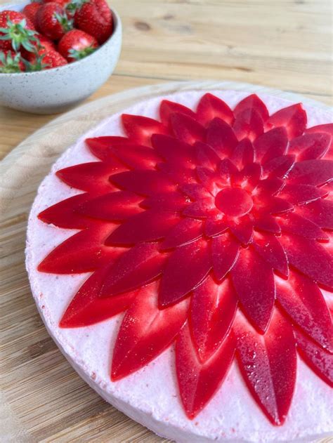 Entremet A La Fraise En Mousse Fraise Recette Guy Demarle