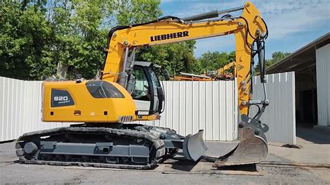 Pelle Sur Chenilles Liebherr R Compact Youtube