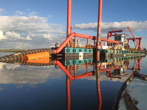 Supply 20 Inch Cutter Suction Dredger In Lake Water For Mud Dredging