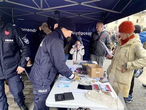 Bydgoscy policjanci grają razem z WOŚP Wiadomości KMP w Bydgoszczy