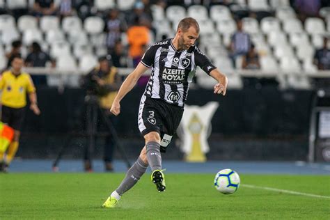 Botafogo coloca três jogadores importantes no mercado MH - Botafogo