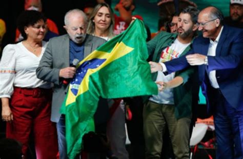 Em Aceno Ao Centro Cio De Lula Em Sp Tem Verde Amarelo