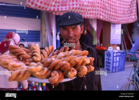 Streetside Merchant Hi Res Stock Photography And Images Alamy