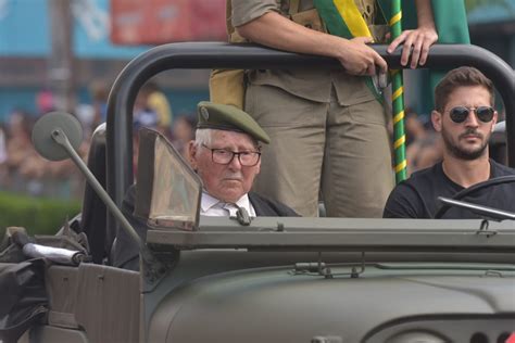 A Gazeta Vila Velha Comemora Anos Desfile C Vico No Centro Da