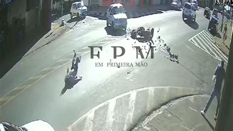 Motociclista fica ferido após sofrer grave acidente em avenida