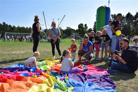 Profilaktyczny piknik rodzinny Pożegnanie wakacji ZDJĘCIA Urząd