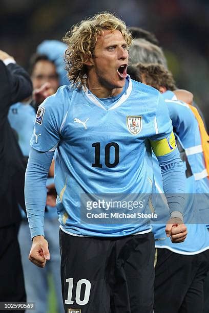 656 Diego Forlan 2010 World Cup Photos & High Res Pictures - Getty Images