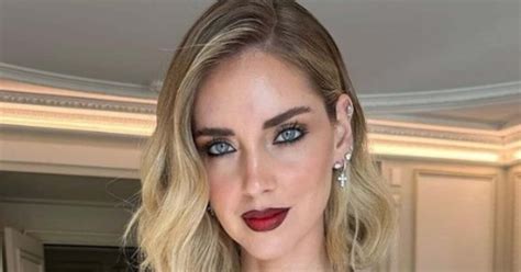 Chiara Ferragni Nella Camera Da Letto Della Casa Nuova C Un Plaid