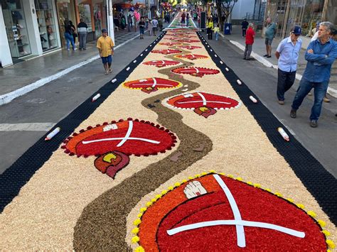 Tradição e fé veja fotos dos tapetes de Corpus Christi em Castelo A