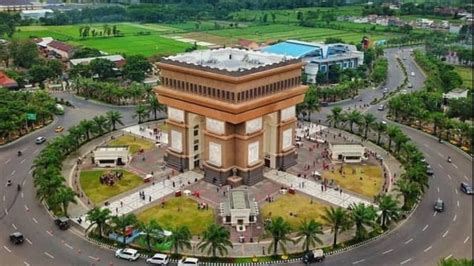 Simpang Lima Gumul Monumen Megah Ikon Kediri Yang Berhasil Meraih Ejta