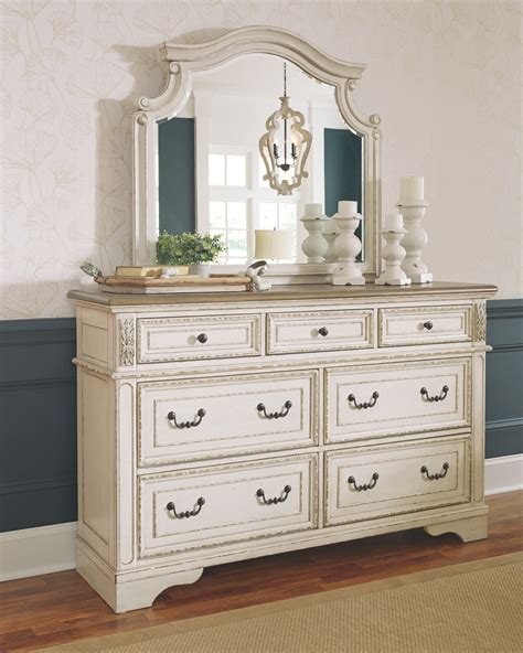 Realyn Dresser And Mirror Two Tone Platform Bedroom Sets White