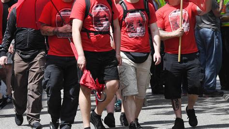 Tausende Protestieren Gegen Rechtsextremen Aufmarsch In Karlsruhe