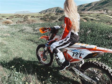 Dirt bike girl | Dirt bike girl, Dirtbikes, Motocross girls