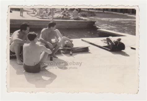 Affectueux Beaux Jeunes Hommes Torse Sans Chemise Troncs Plage Gay Int