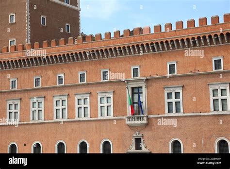 La Facciata Del Palazzo Venezia Si Affaccia Su Piazza Venezia E Sul