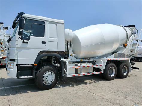 Sinotruk Howo Shacman Isuzu Concrete Mixer Pump Cbm Cbm Trucks For