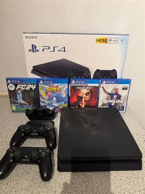 PS4 Slim Med 2 Kontrollere Og Spillpakke Til Salgs FINN Torget