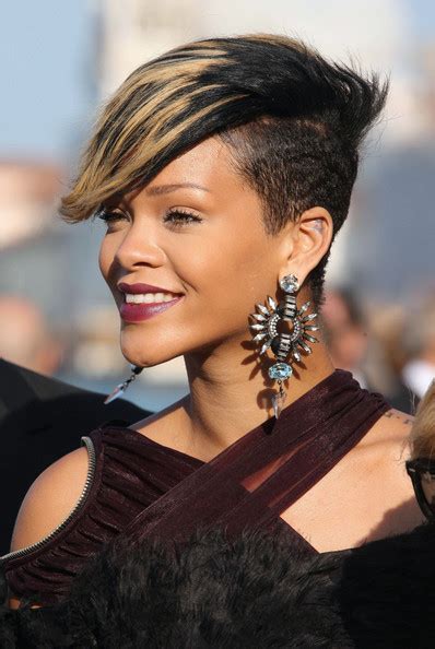 Rihanna Short Blonde Hair Celebrity Hair Cuts
