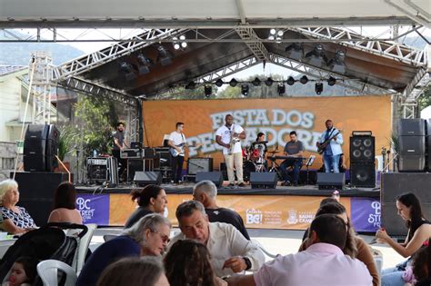 Festa dos Pescadores tem apresentação musical e de circo em Balneário