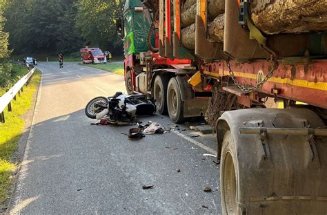 Nach Horror Crash Motorradfahrer Kommt Mit Prellungen Davon Kulmbach