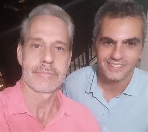 Gay Assumido Gal Da Globo Entrega Foto De Marido Nu Na Cama