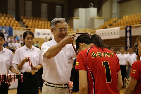 閉会式 第23回山梨中央銀行杯山梨県ママさんバレーボール大会 山梨中央銀行