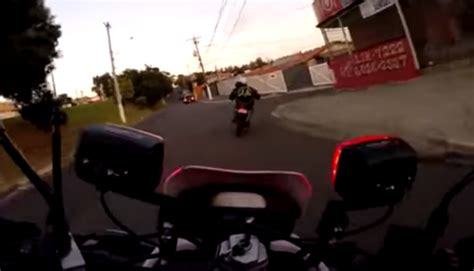 Vídeo mostra perseguição policial alucinante de moto Tribuna do Paraná